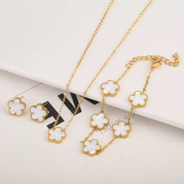 Clover Bracelet Adjustable New Design Gold Plated